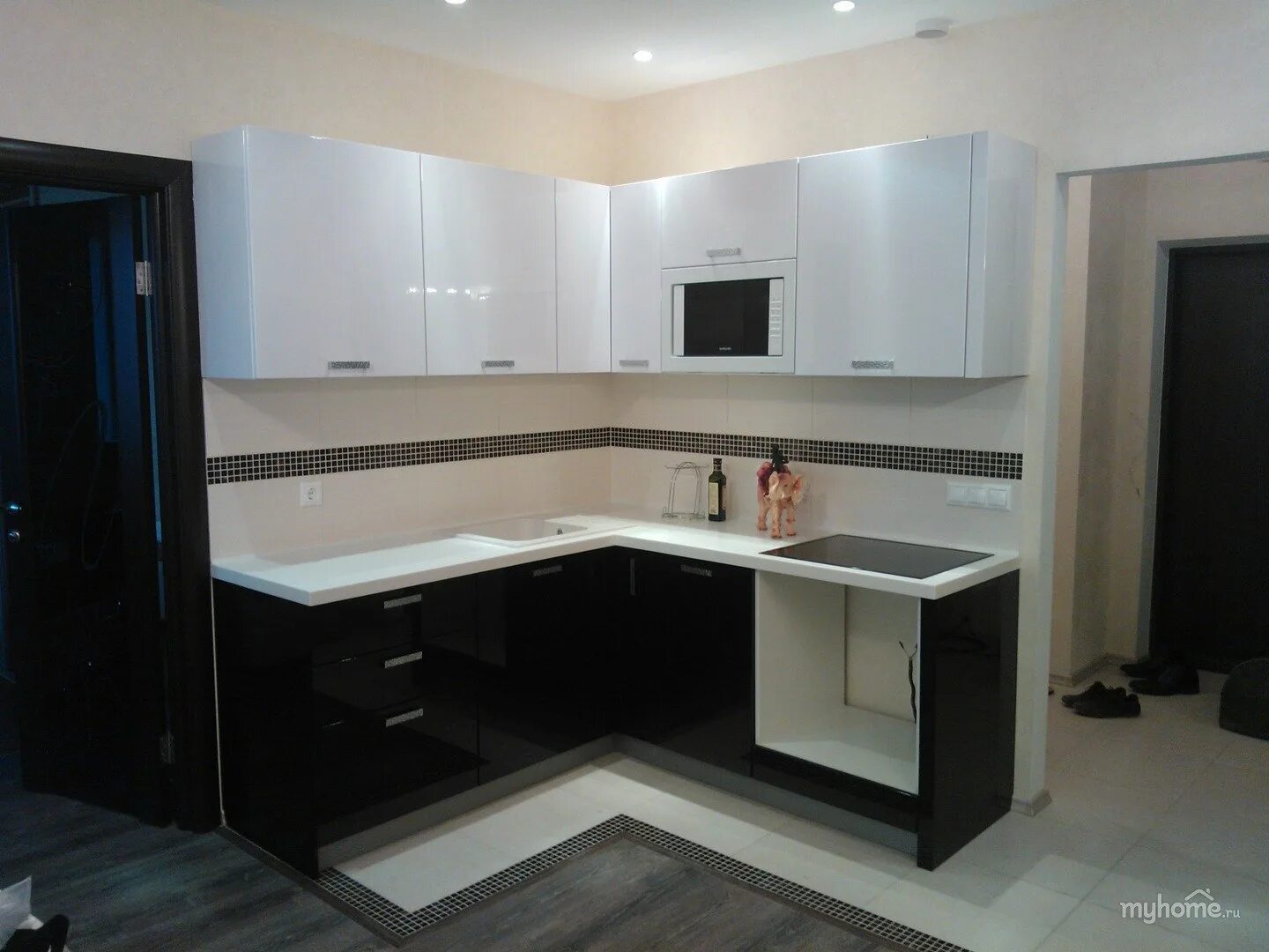 Кухня черный низ белый верх фото Кухня черный низ белый верх фото Molot-Club.ru