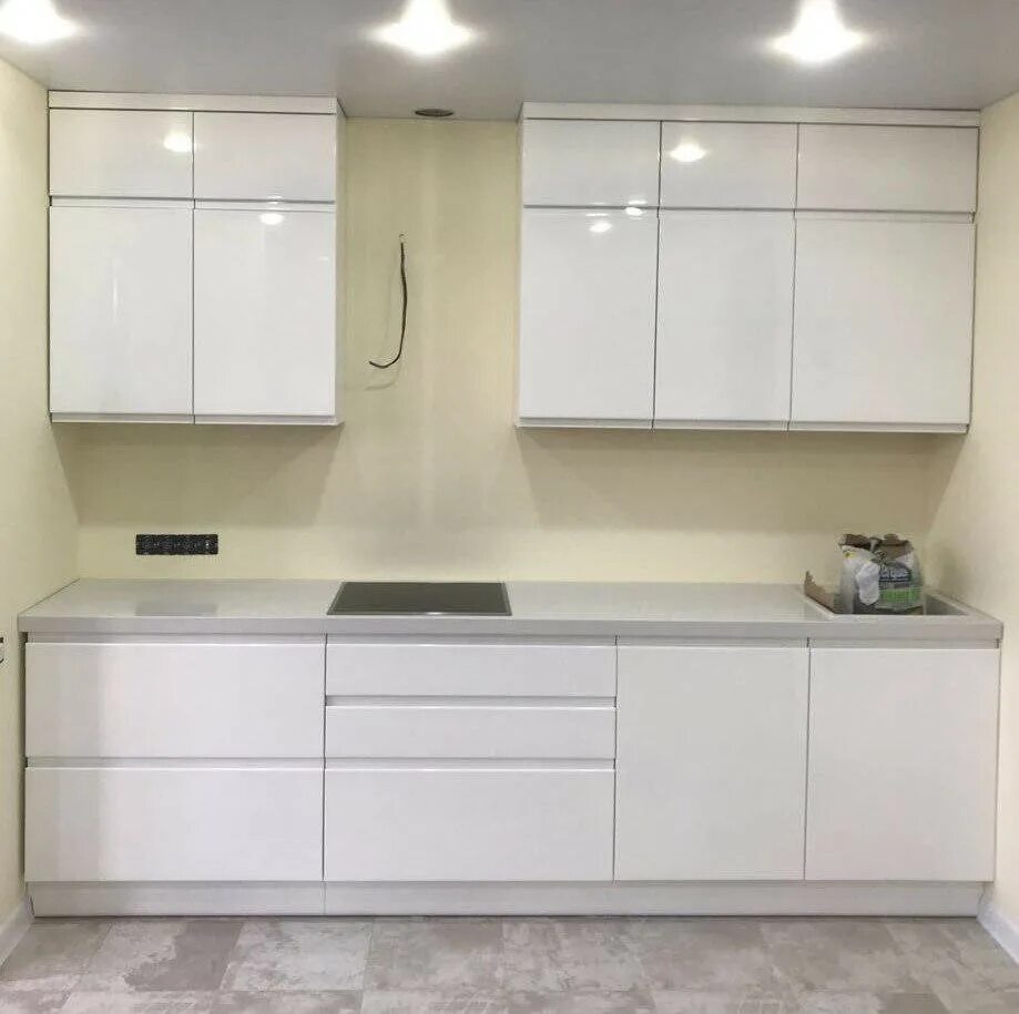 Кухня фасад белая фото Белая глянцевая кухня - белый глянец в оформлении интерьера