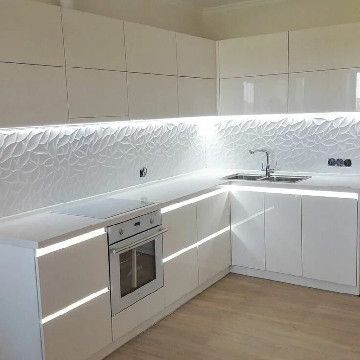 Кухня фасад белая фото Дизайн маленькой кухни: 180 фото Small kitchen design videos, Kitchen design dec