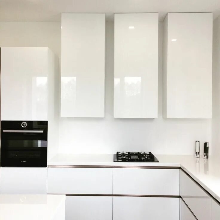 Кухня фасад белая фото Pin on bucătărie Home decor, Kitchen cabinets, Decor