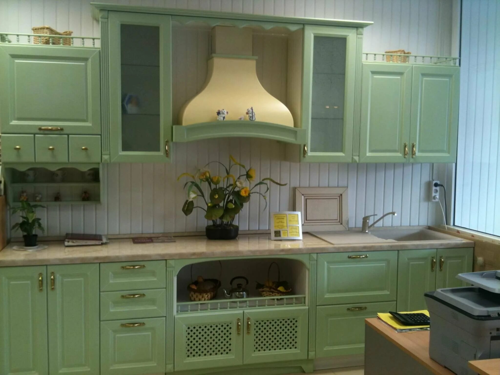 Кухня фисташка в интерьере фото Кухня прованс изумруд - 68 фото
