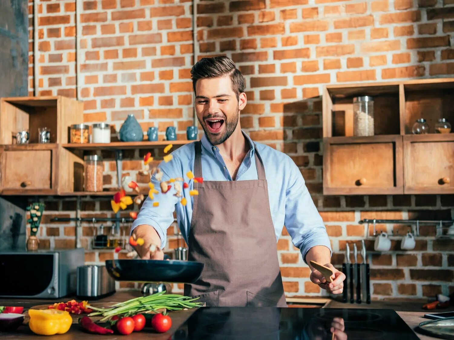 Кухня фото людей Услуги повара в Хабаровске: 18 поваров со средним рейтингом 4.9 с отзывами и цен