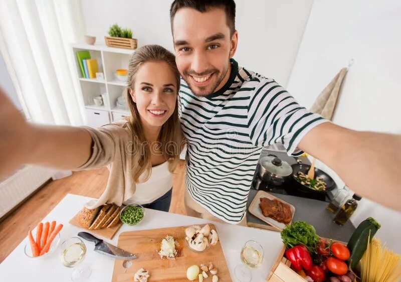 Кухня фото людей Couple Cooking Food at Home Kitchen Stock Photo - Image of indoors, husband: 104