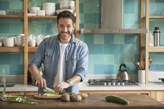 Кухня фото людей Kitchen Изображения: просматривайте стоковые фотографии, векторные изображения и