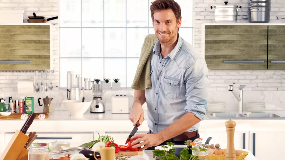 Кухня фото людей Шеф-повар на кухне Мебель FM