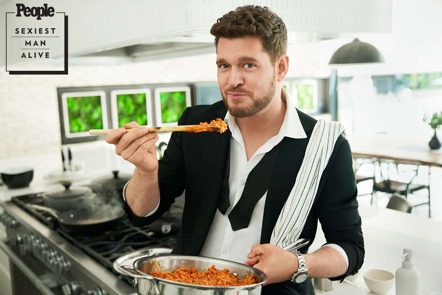 Кухня фото людей Michael Bublé Says His Happy Place Is in the Kitchen