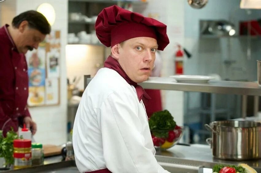 Кухня фото максим Звезда "Кухни" Сергей Лавыгин госпитализирован с сотрясением и ЧМТ - Российская 