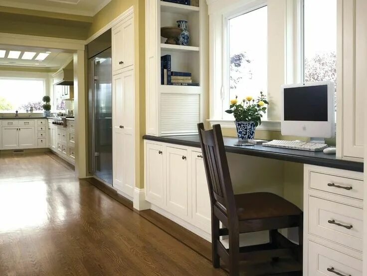 Кухня фото рабочая зона дизайн Pin by T N on kitchen Kitchen desks, Home office design, Dining room spaces