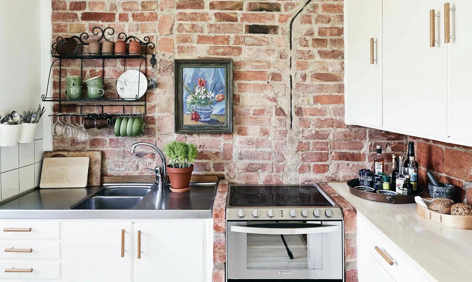 Кухня фото стена из кирпича Red Brick Kitchen Backsplash Brick wallpaper kitchen, Brick wall kitchen, Brick 