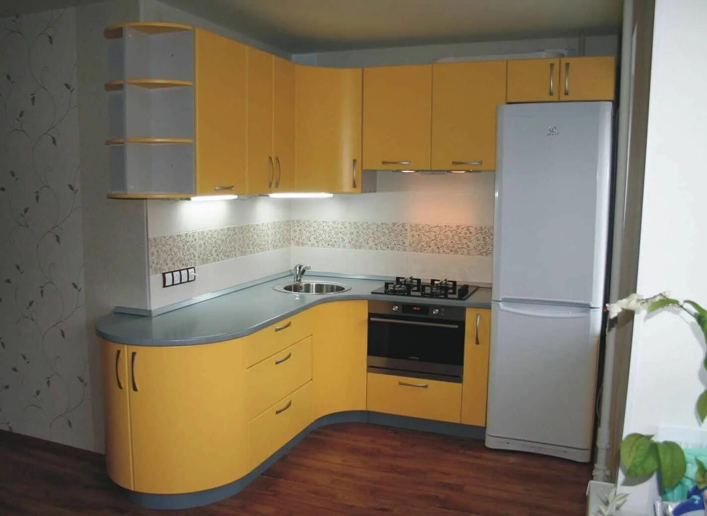 Кухня фото угловая для небольшой Планировка кухни в хрущевке 5 метров: дизайн кухни 5,5 кв. м, ремонт и интерьер 