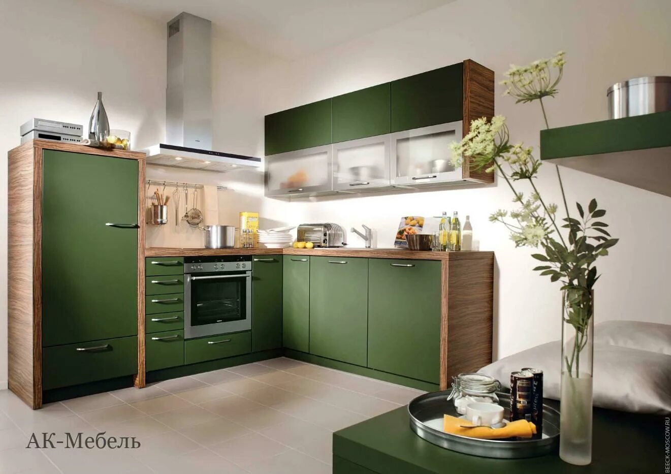Кухня фото зеленый низ Недорогие зеленые кухни МДФ с крашенными фасадами эмаль, купить кухню МДФ зелено