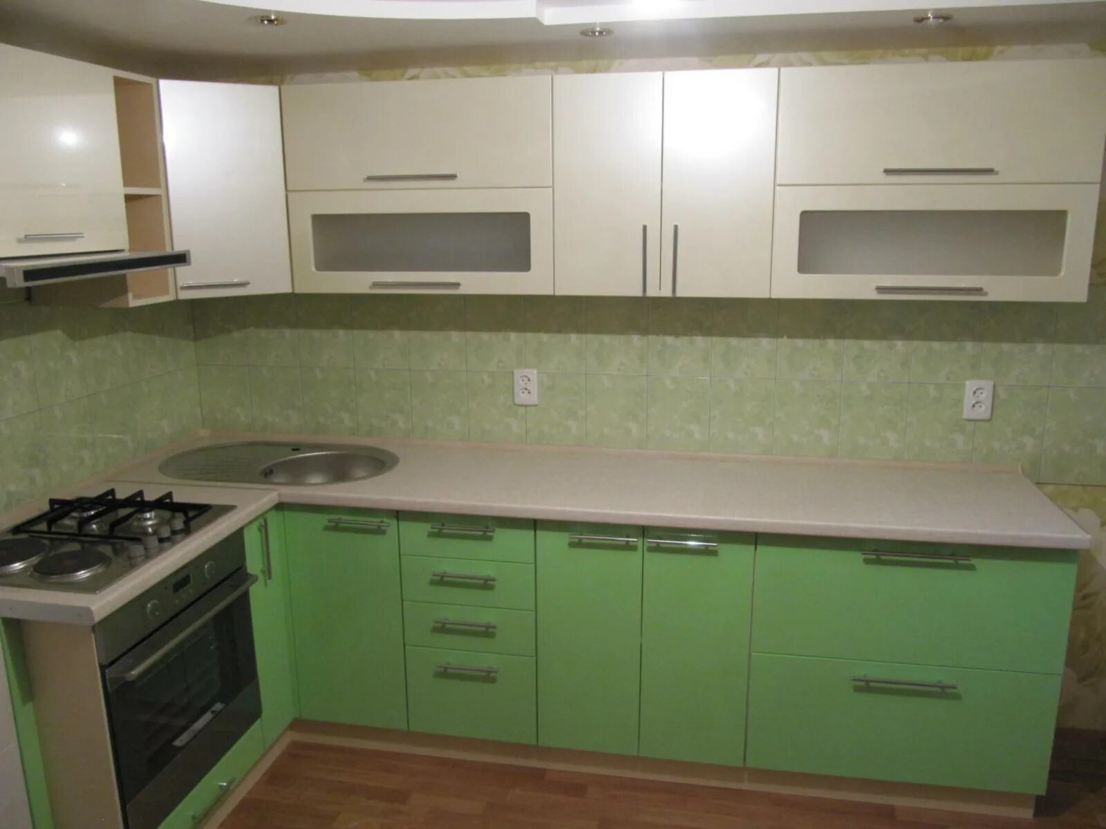 Кухня фото зеленый низ Купить кухню Эридан на заказ в Москве