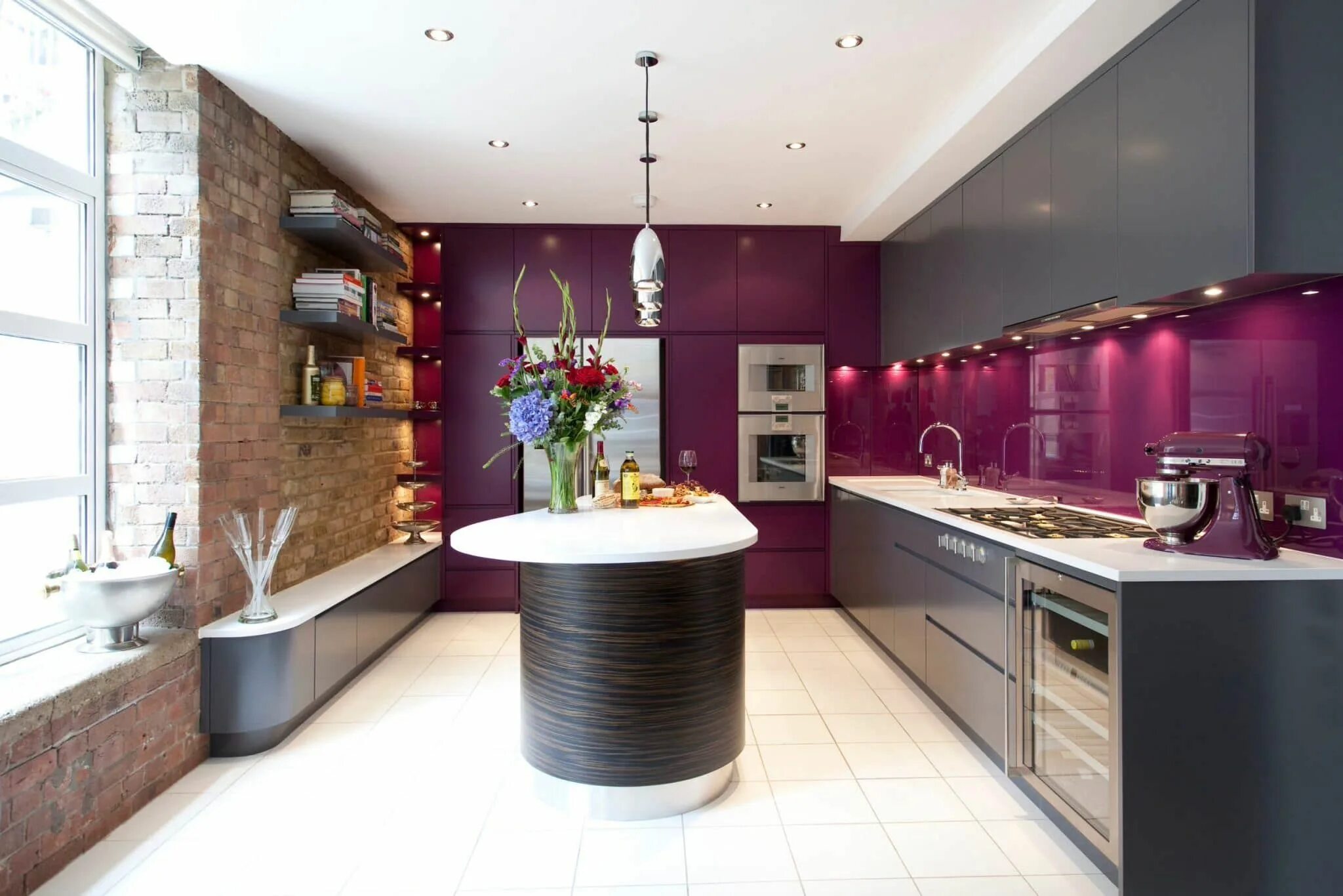 Кухня фотографии дизайн интерьера The Importance of Kitchen Color Purple kitchen, Kitchen design color, Curved kit