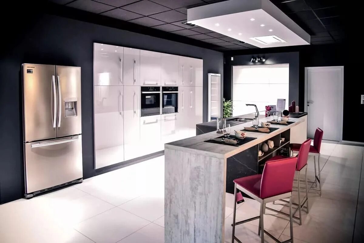 Кухня хай тек фото интерьер Кухня в стиле хай-тек: 40 фото интерьеров и гид по дизайну