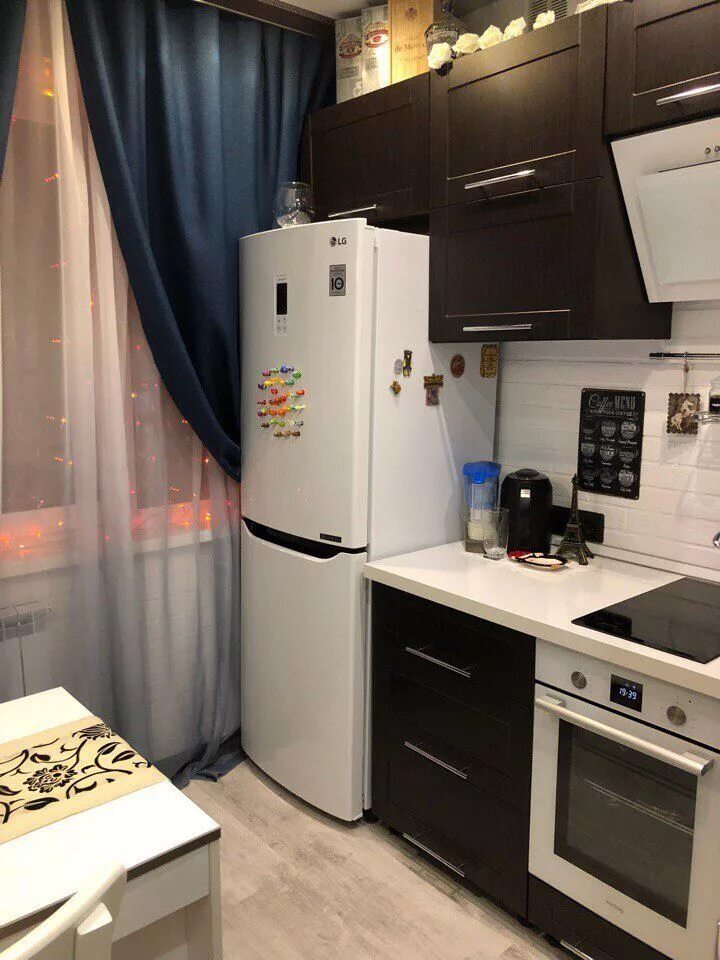 Кухня холодильник у окна фото Pin on Ремонт Colorful kitchen decor, House design, Kitchen decor