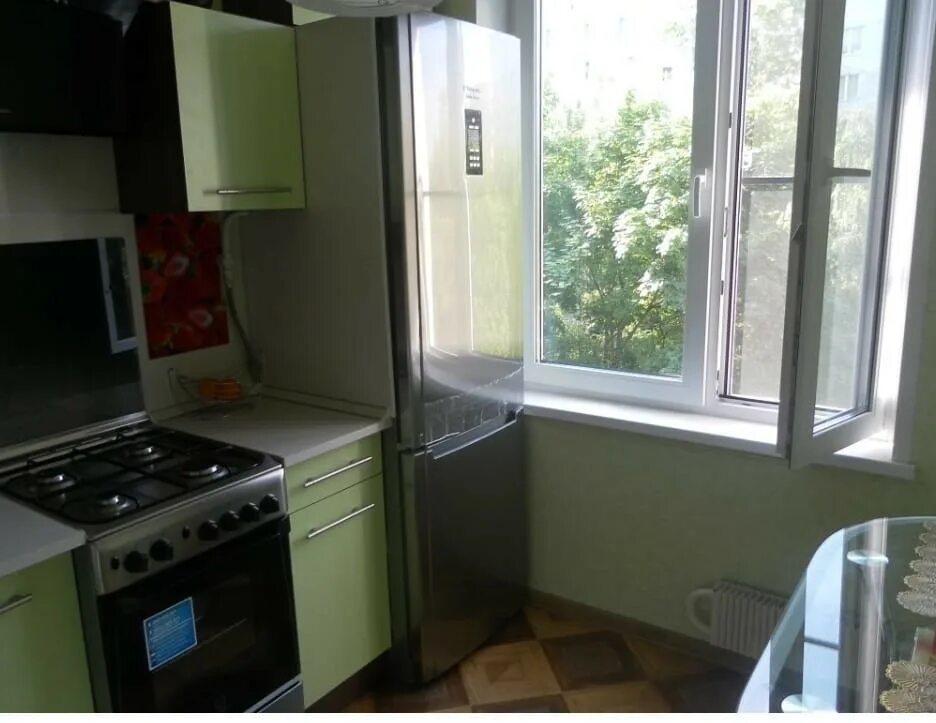 Кухня холодильник у окна фото Купить комнату в 4-комн. квартире, 11 м² по адресу Пермский край, Добрянка, улиц