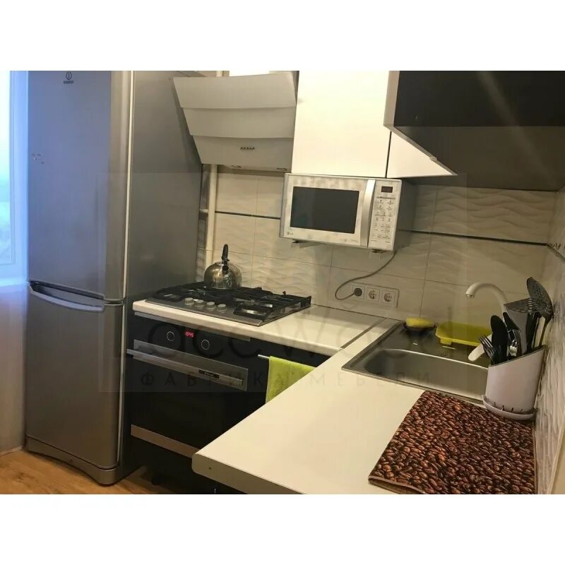 Кухня хрущевка дизайн с холодильником и газовой Кухня с холодильником Боргогноне - купить по цене от 16633 руб. от производителя