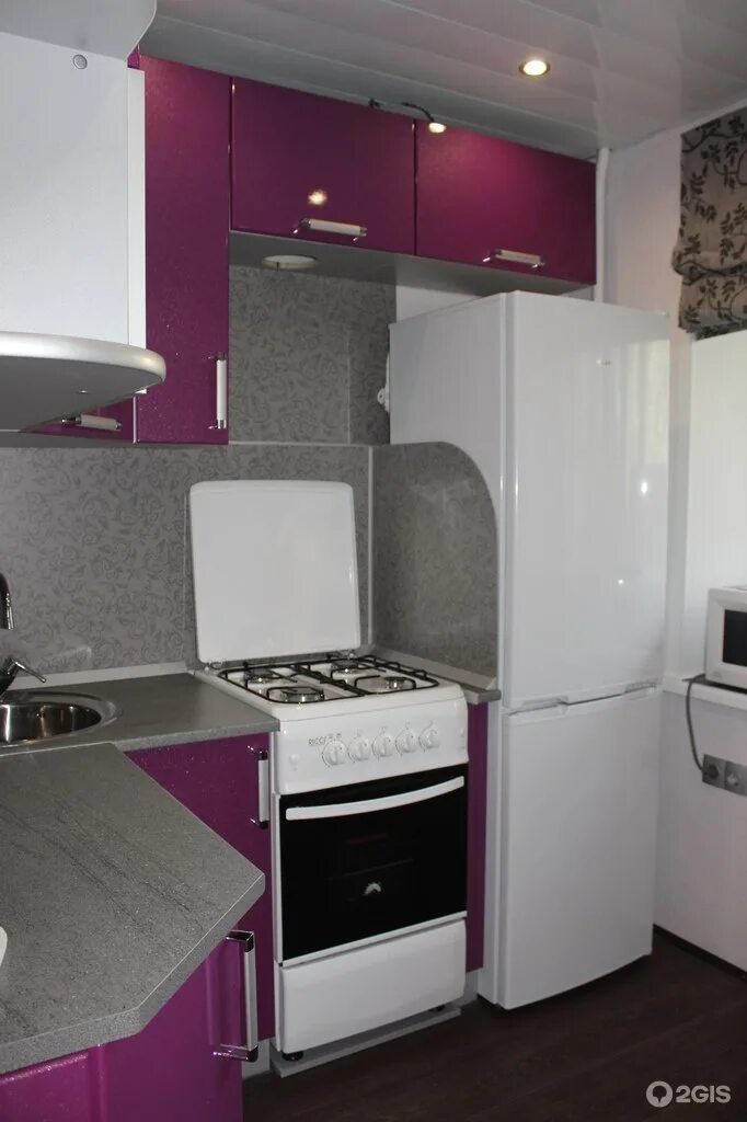 Кухня хрущевка дизайн с холодильником и газовой Маленькая кухня в хрущевке с холодильником и газовой плитой: фотографии интерьер