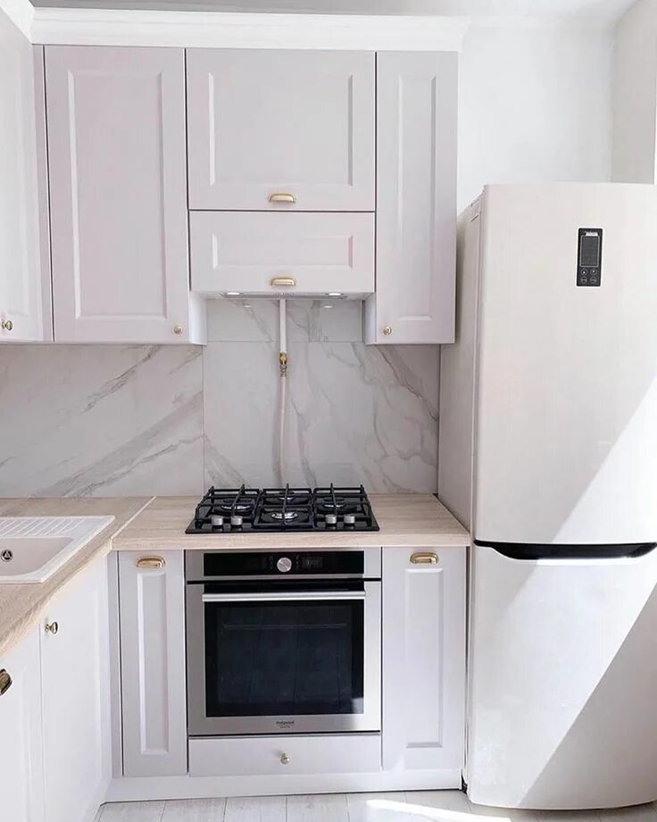 Кухня хрущевка дизайн с холодильником и газовой Фото 895354614188 из альбома Разное. Смотрите в группе Идеи для дома в ОК Kitche