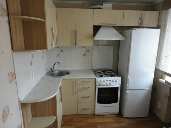 Кухня хрущевка угловая 6 кв фото Кухни в хрущевке 5 кв м дизайн с холодильником фото Небольшие кухни, Крошечные к