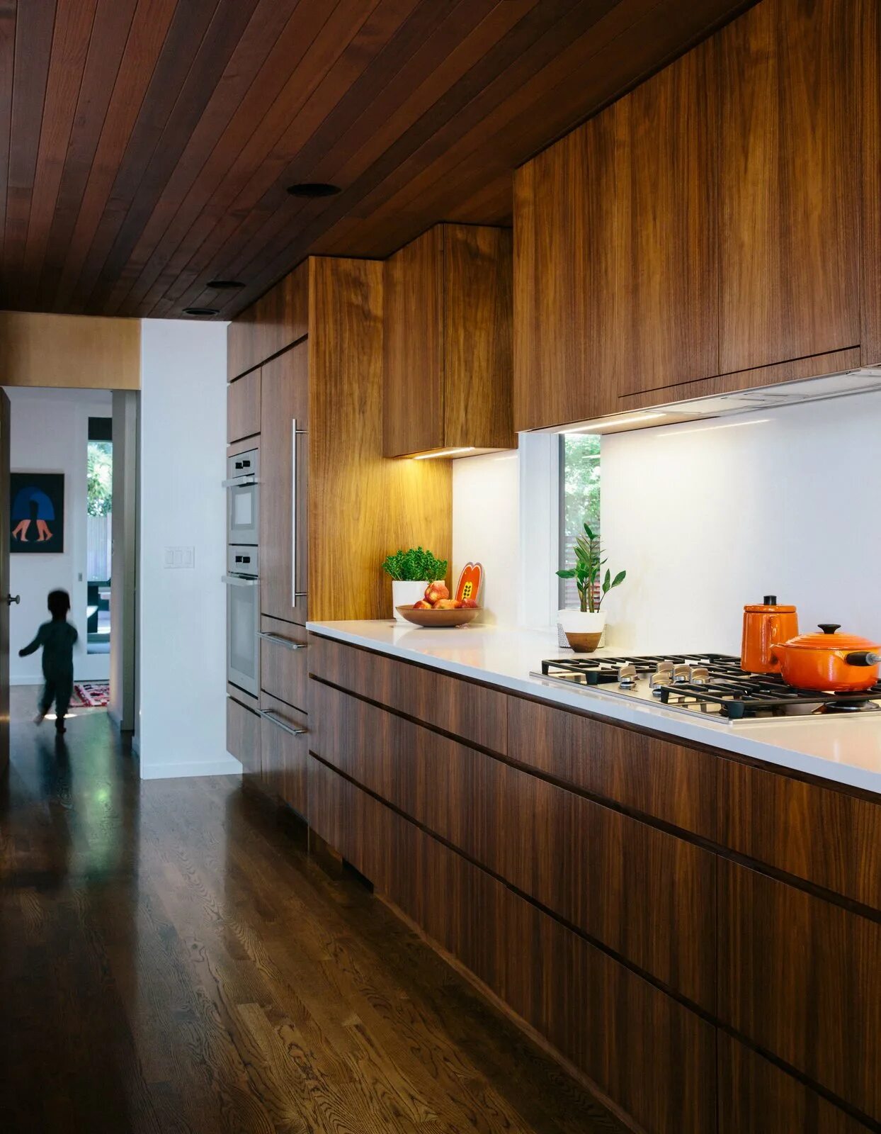 Кухня под дерево интерьер дизайн фото Photo 19 of 25 in 25 Memorable Midcentury Modern Kitchen Renovations from Wood P
