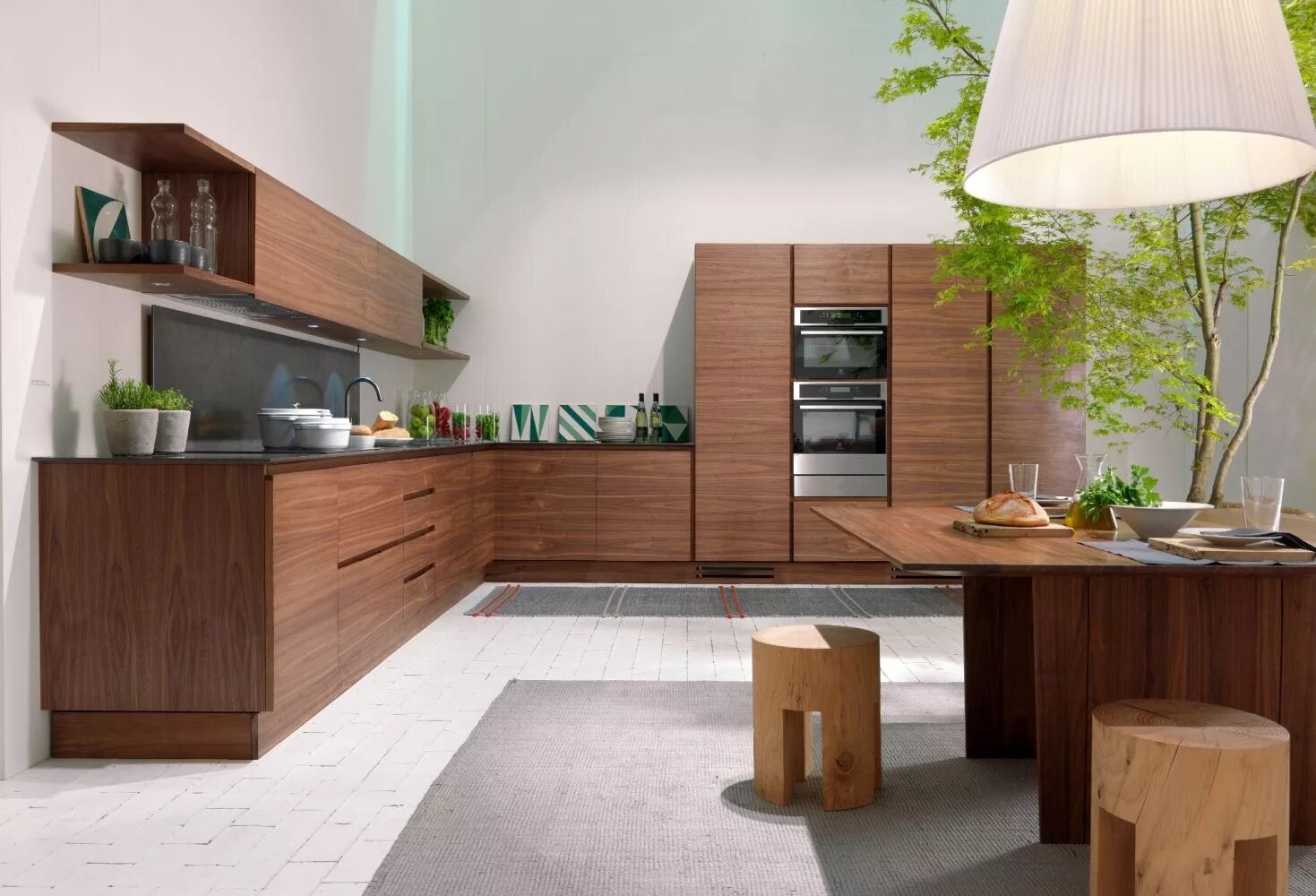 Кухня под дерево в современном стиле фото Кухни Riva1920 La Cucina