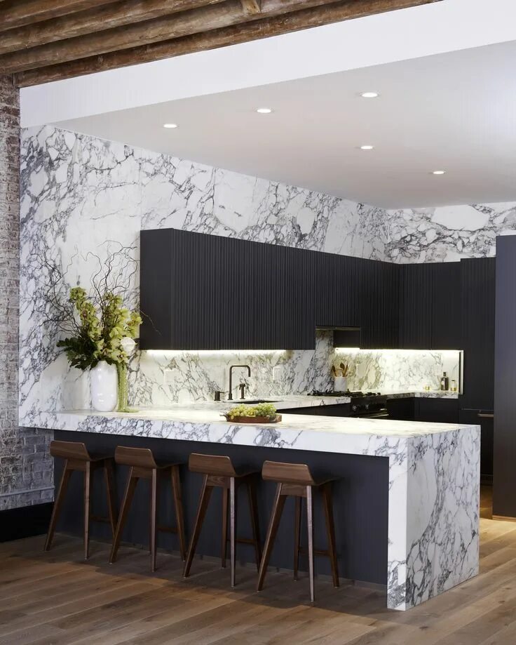 Кухня под мрамор дизайн фото в интерьере Arclinea New York Modern marble kitchen, Beautiful kitchens, Beautiful kitchen d