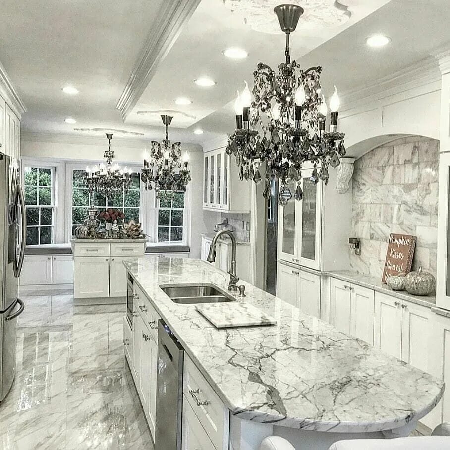 Кухня под мрамор дизайн фото в интерьере This #kitchendesign is Absolutely Beautiful designed by designsbyshaba @shaba000