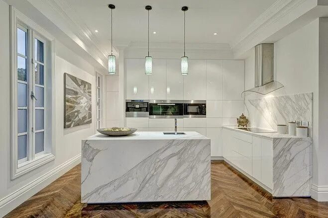 Кухня под мрамор дизайн фото в интерьере scottish mansion interiors Modern kitchen design, White marble kitchen, White mo