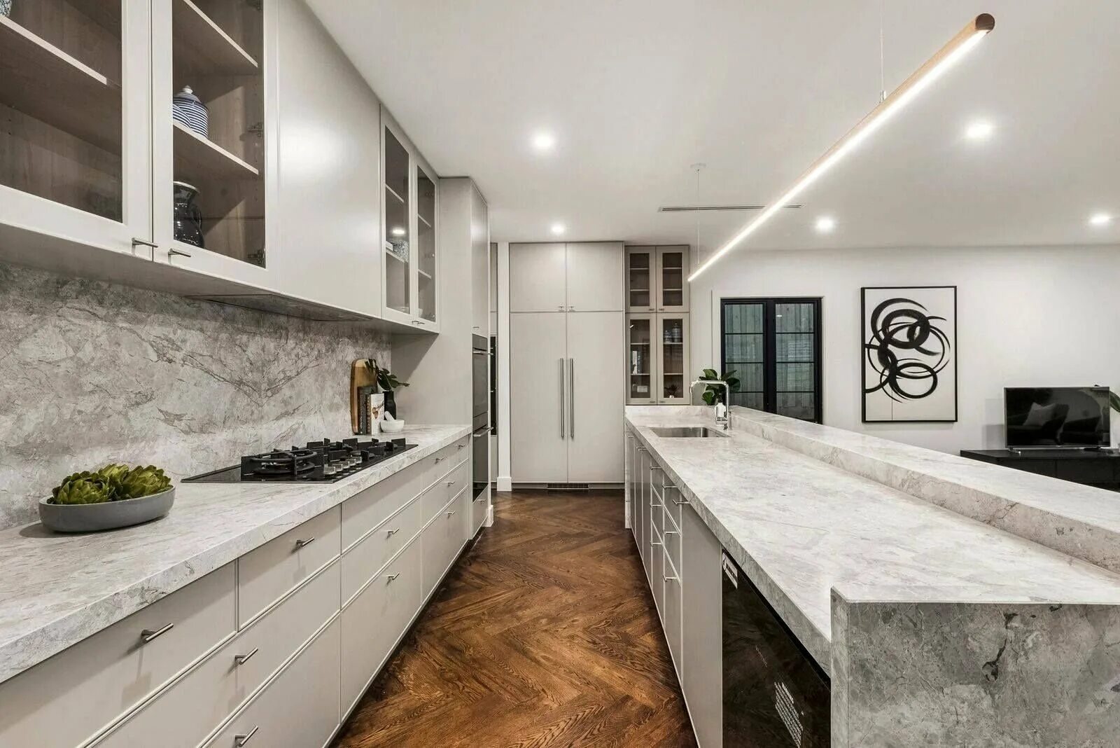 Кухня под мрамор фото в интерьере Кухня дерево и мрамор - 66 фото