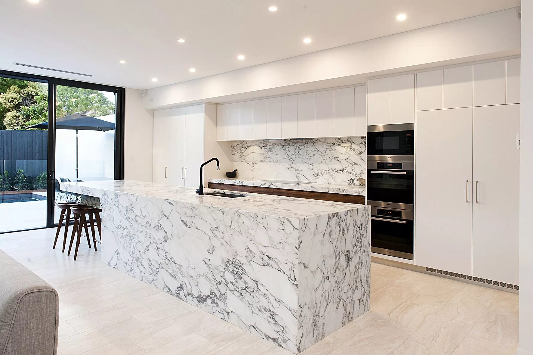 Кухня под мрамор фото в интерьере Pin by Centurion Cabinets on SWANBOURNE Kitchen, Cabinetry, Home decor