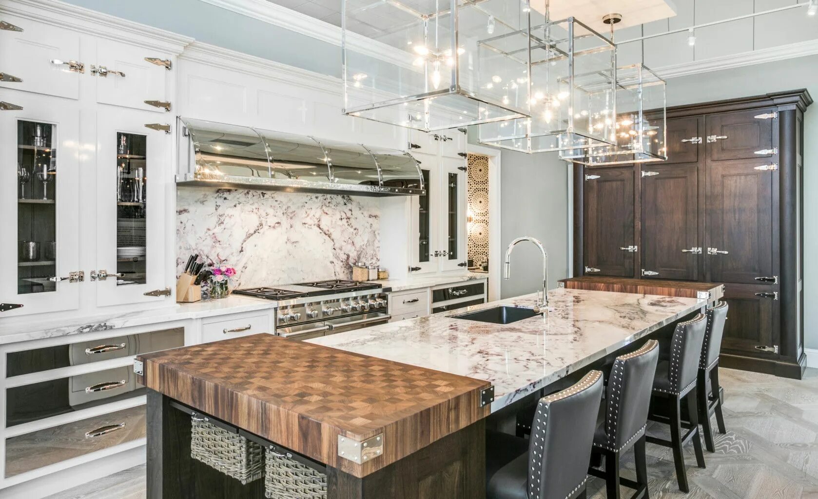 Кухня под мрамор фото в интерьере Aria Stone Gallery Elevating Stone Slabs to a Fine Art Marble kitchen island, Ki