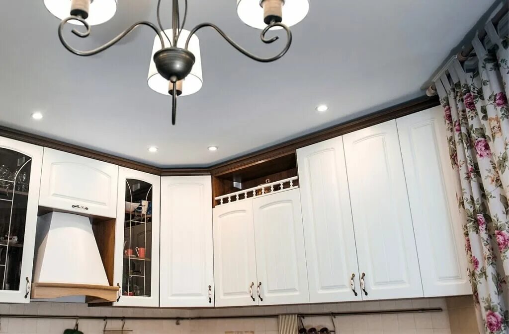 Кухня под натяжной потолок фото Натяжные потолки по материалу - Натяжные потолки