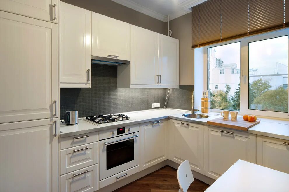 Кухня под окном дизайн фото small flat - Современный - Кухня - Москва - от эксперта Special-style Houzz Росс