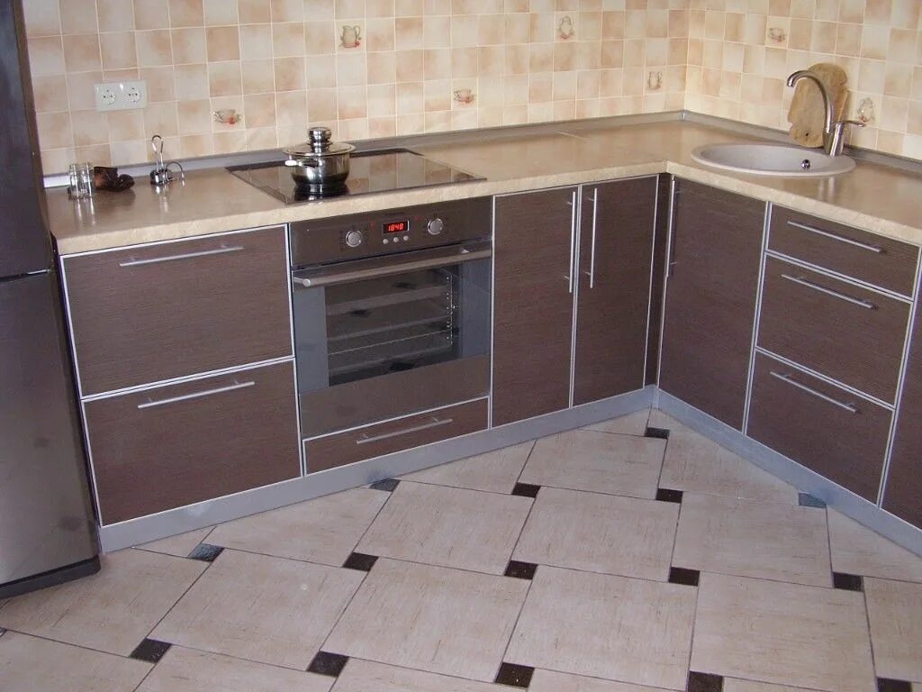 Кухня под плитку фото Пол на кухне: критерии выбора, плюсы и минусы каждого вида, 100+ реальных фото К