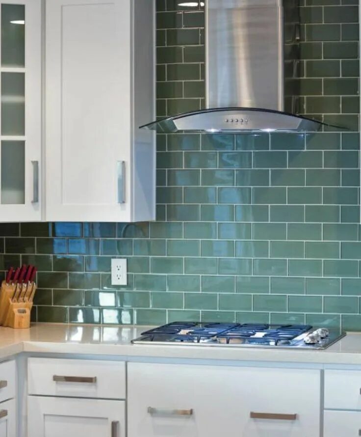 Кухня под плитку фото Neither bright nor pastel; neither pale nor neon, the soft blue-green of this ba