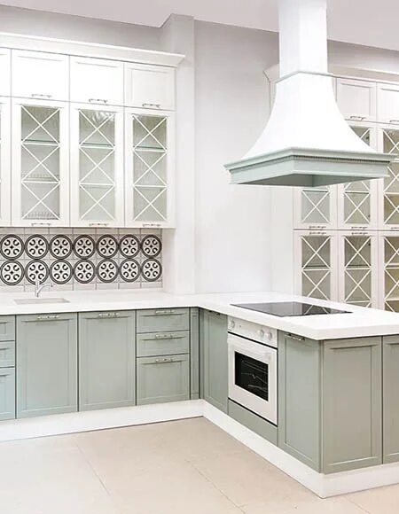 Кухня портофино в интерьере реальные фото Кухни из массива с мебельными фасадами Портофино