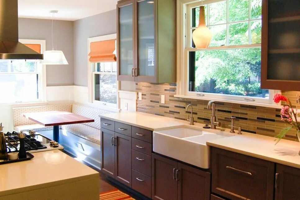 Кухня посередине окно фото дизайн Rooms Viewer HGTV Galley kitchen design, Built in banquette, Kitchen backsplash 