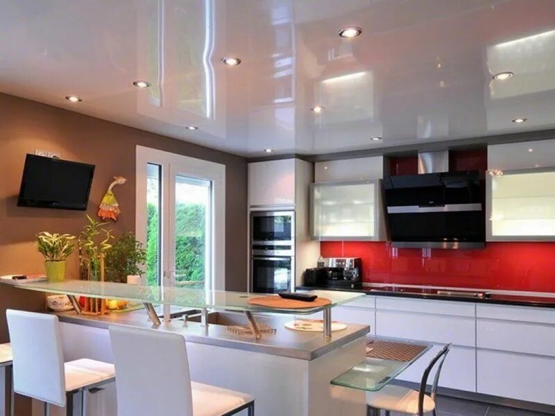Кухня потолок дизайн фото дома Натяжной потолок на кухне: какой выбрать - глянцевый, матовый, двухуровненвый Ce