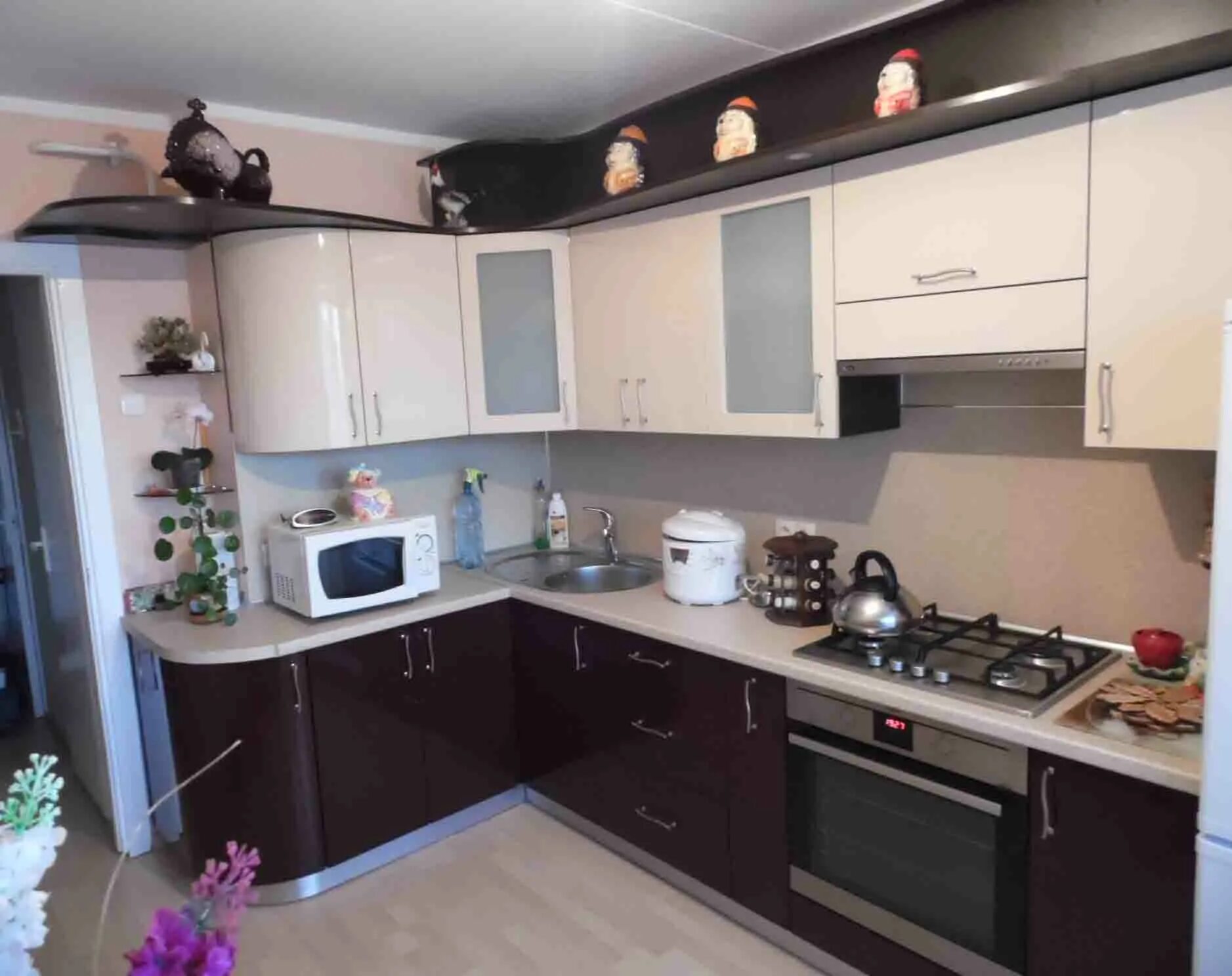 Кухня правый угол фото дизайн интерьера Кухонный гарнитур угловой с телевизором (78 фото) - фото - картинки и рисунки: с