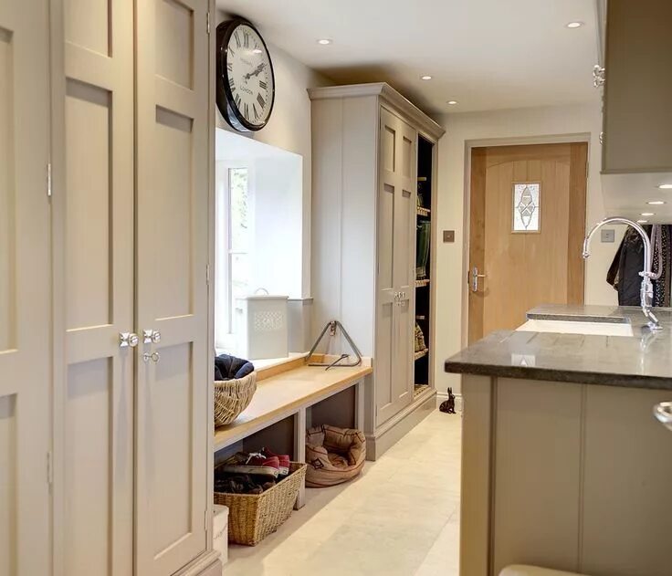 Кухня прихожая в частном доме дизайн фото Surrey Kitchen - Portfolio Lewis Alderson Boot room utility, Laundry room design