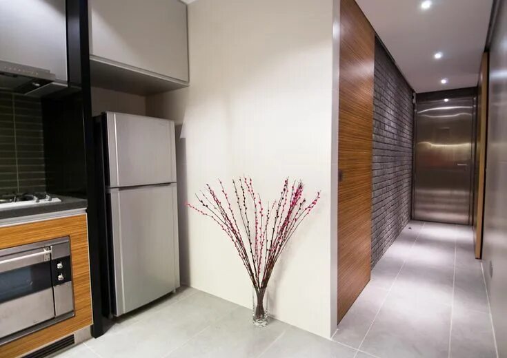 Кухня прихожей дизайн интерьера Wooden Apartment in Hong Kong (With images) Modern hallway design, Interior desi