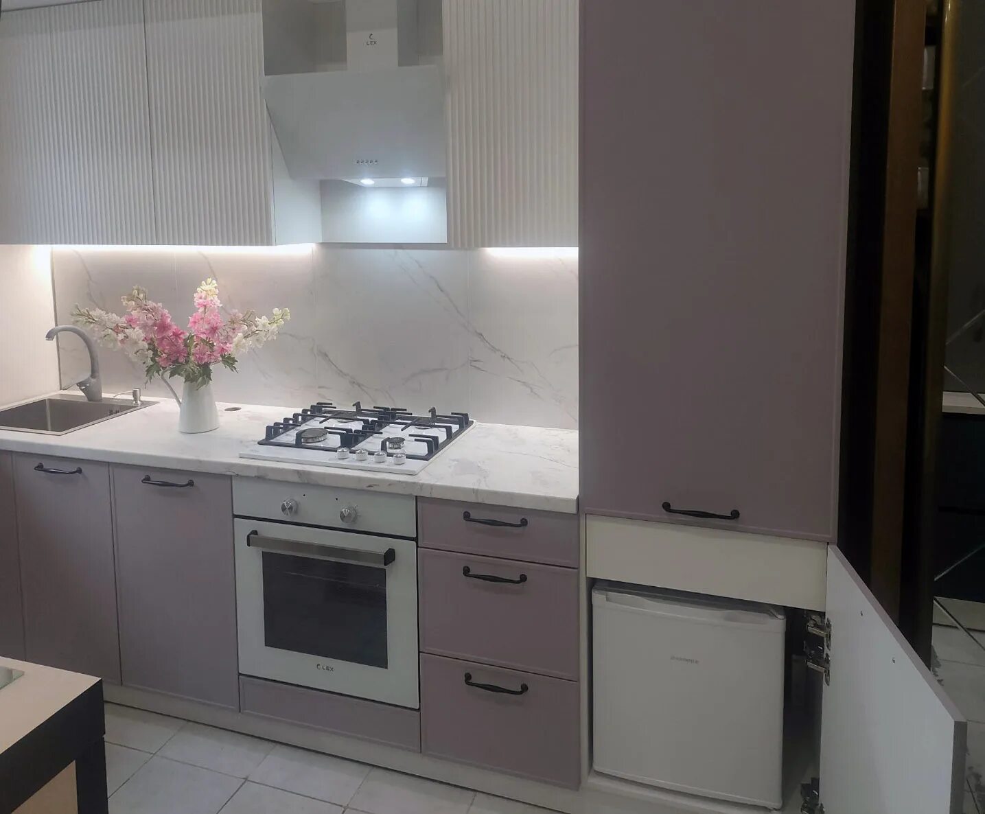 Кухня пыльная роза в интерьере фото Кухня цвета пыльной розы - Дуэт-М