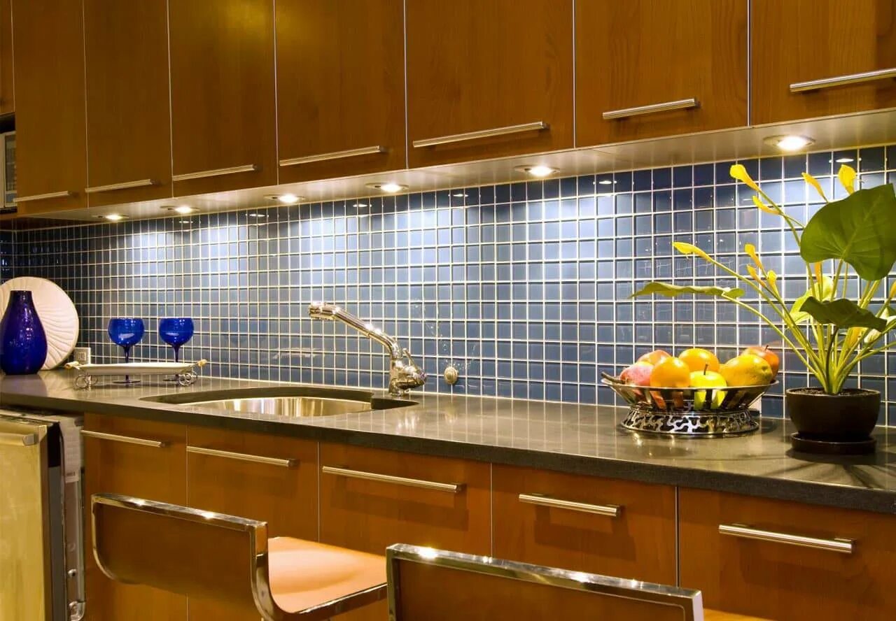 Кухня рабочая стена фото Отделка фартука на кухне фото - DelaDom.ru