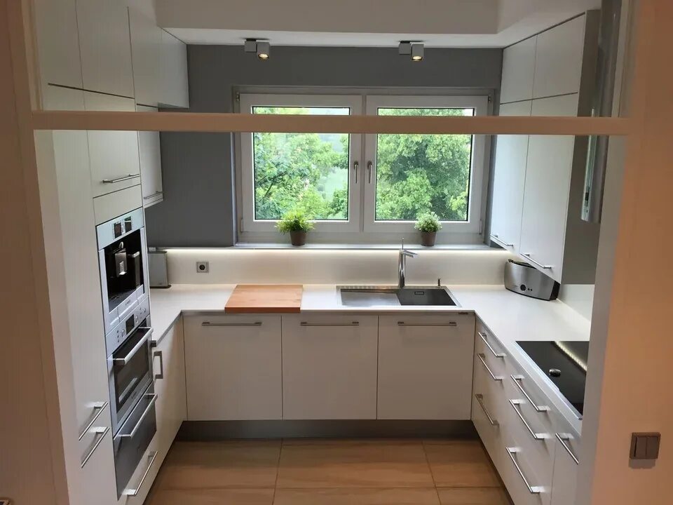 Кухня раковина у окна планировка Дизайн кухни 4 на 5 метров с одним окном - Гранд Проект Декор.ру