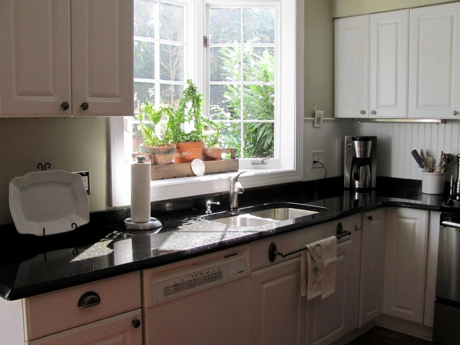Кухня раковина у окна планировка Дизайн кухни с мойкой у окна (35 фото) - плюсы и минусы расположения, советы по 