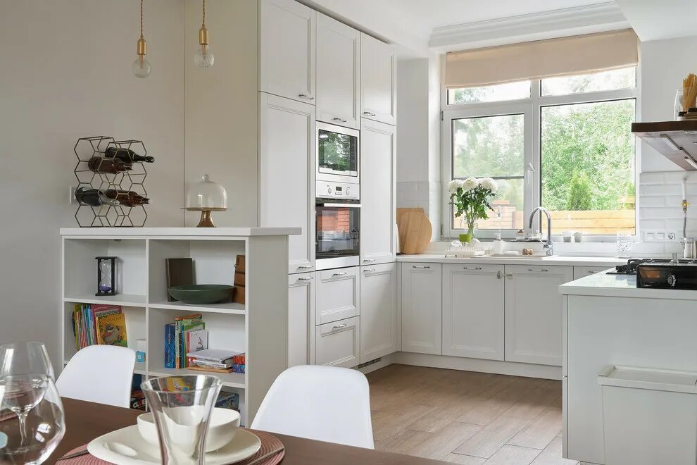 Кухня раковина у окна планировка В гостях: Зелёная Роща - Неоклассика - Кухня - Москва - от эксперта Natalie Vers