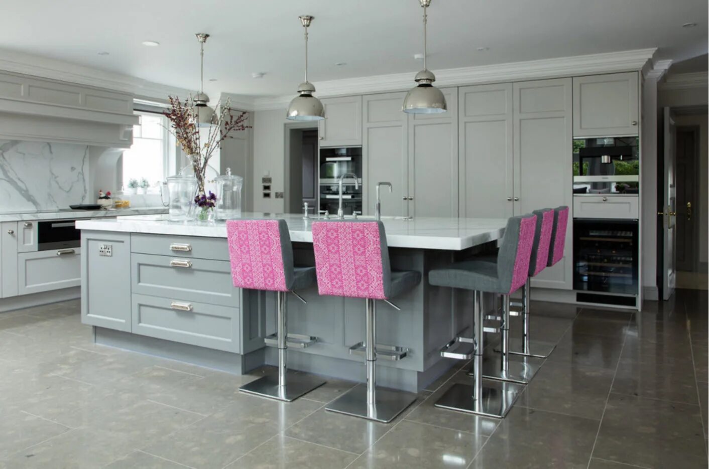 Кухня розовая с серым фото в интерьере Кухня в серой цветовой гамме - Ремонт без проблем