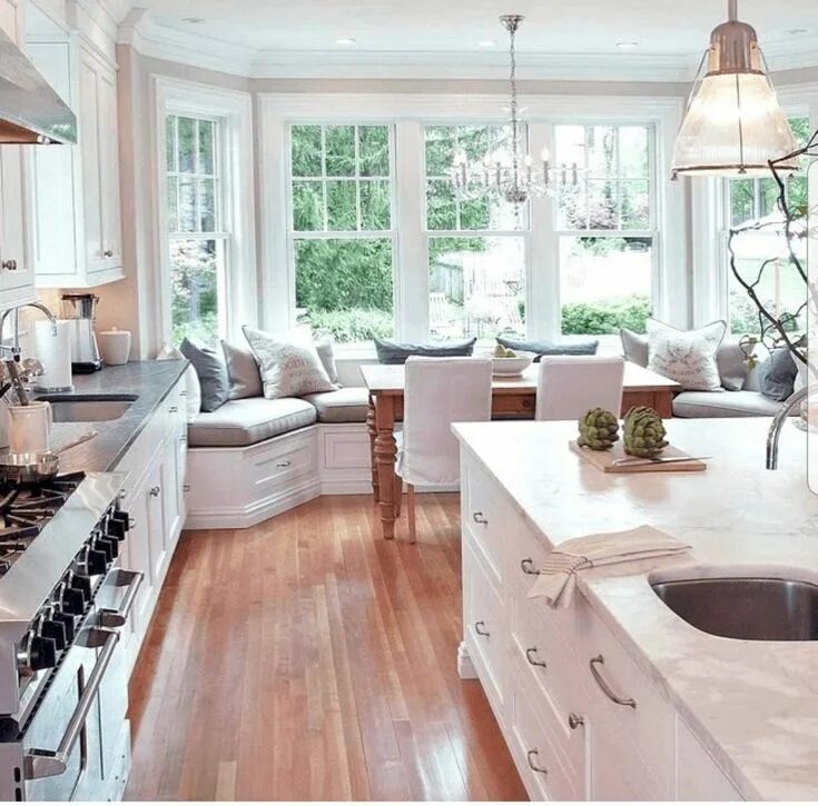 Кухня с 3 окнами дизайн фото Pin by Sallye Bruder on Fixer Up! Kitchen window design, Wood floor kitchen, Win