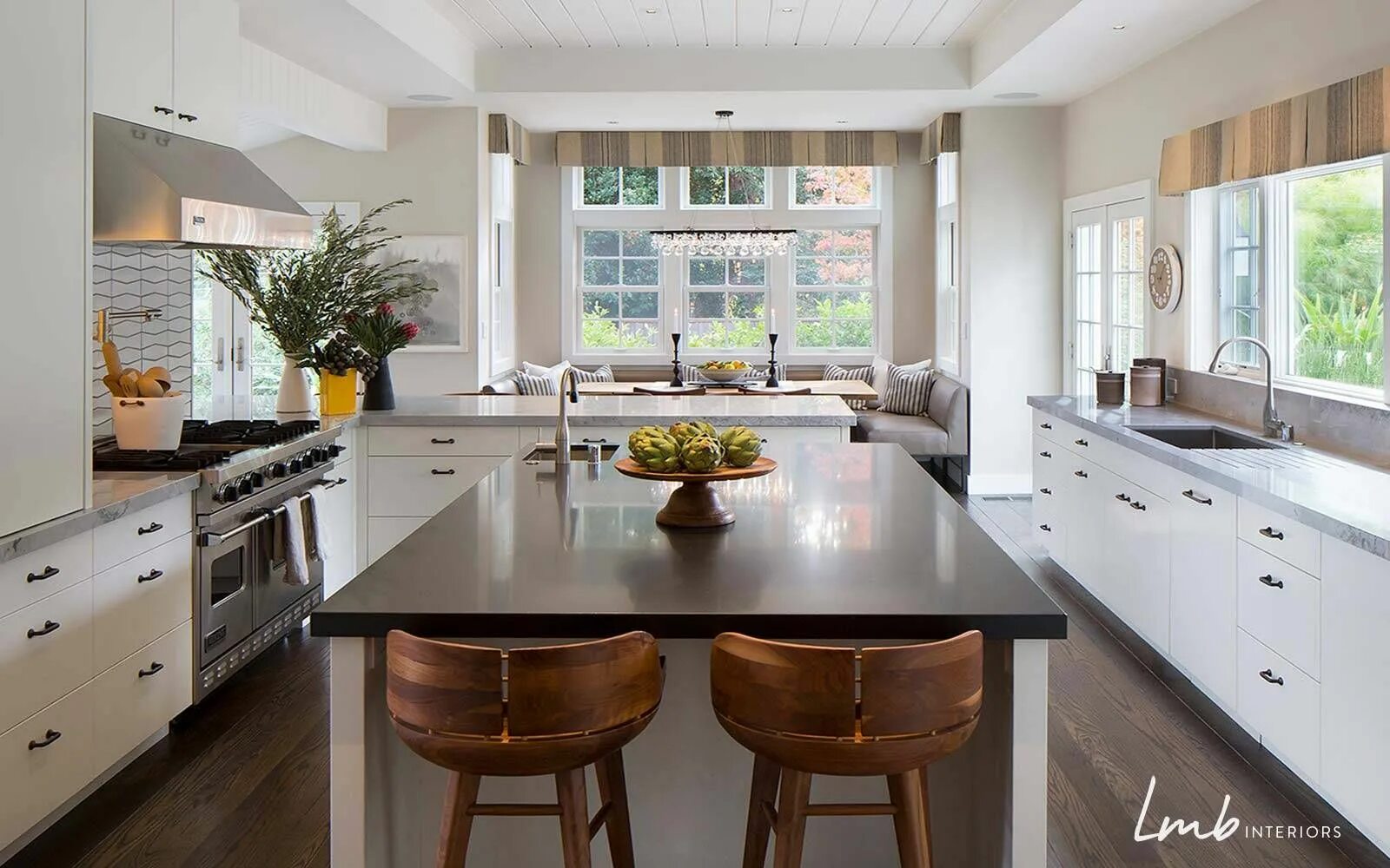 Кухня с 3 окнами дизайн фото California Ranch Home - Lafayette Interior Design LMB Interiors Contemporary kit